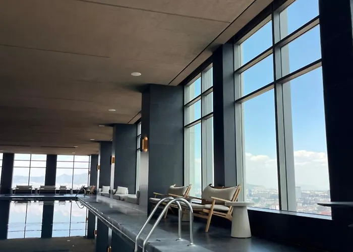 Apartment Luxurious Master With Awesome View, Jacuzzi, Gym & Balcony