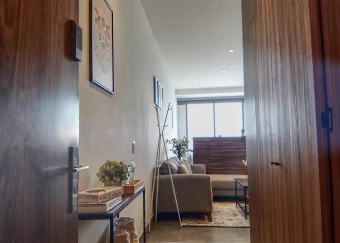 Luxurious Master With Awesome View, Jacuzzi, Gym & Balcony Apartment *